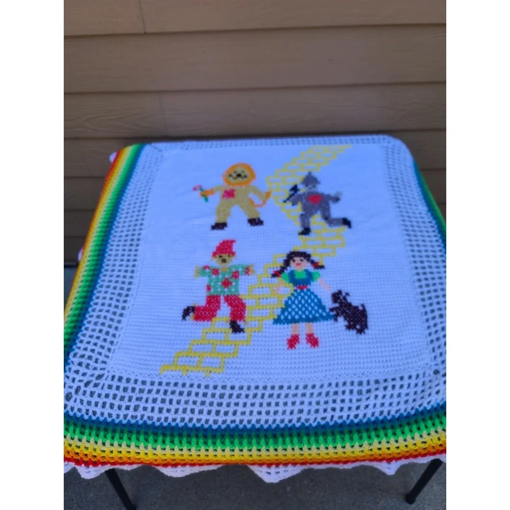 Vintage Wizard Of Oz Crocheted Baby‎ Blanket Wall Hanging Collectible  36x36